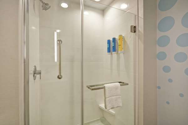  - Tru by Hilton Hotel Denver