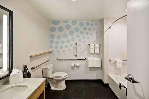  - Tru by Hilton Hotel Denver