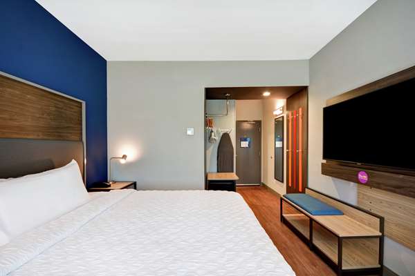  - Tru by Hilton Hotel Denver