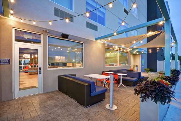 Exterior view - Tru by Hilton Hotel Denver