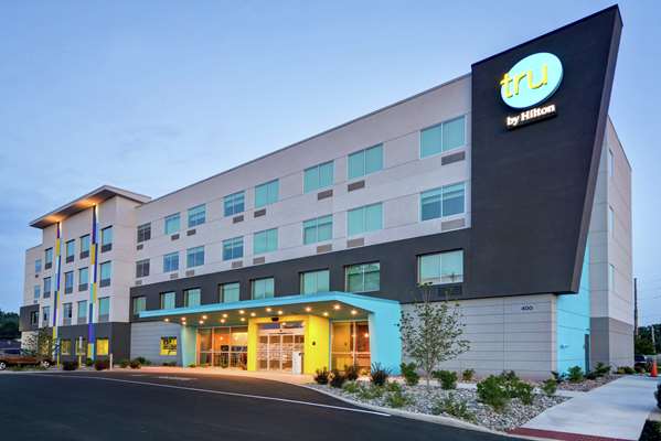 Exterior view - Tru by Hilton Hotel Denver