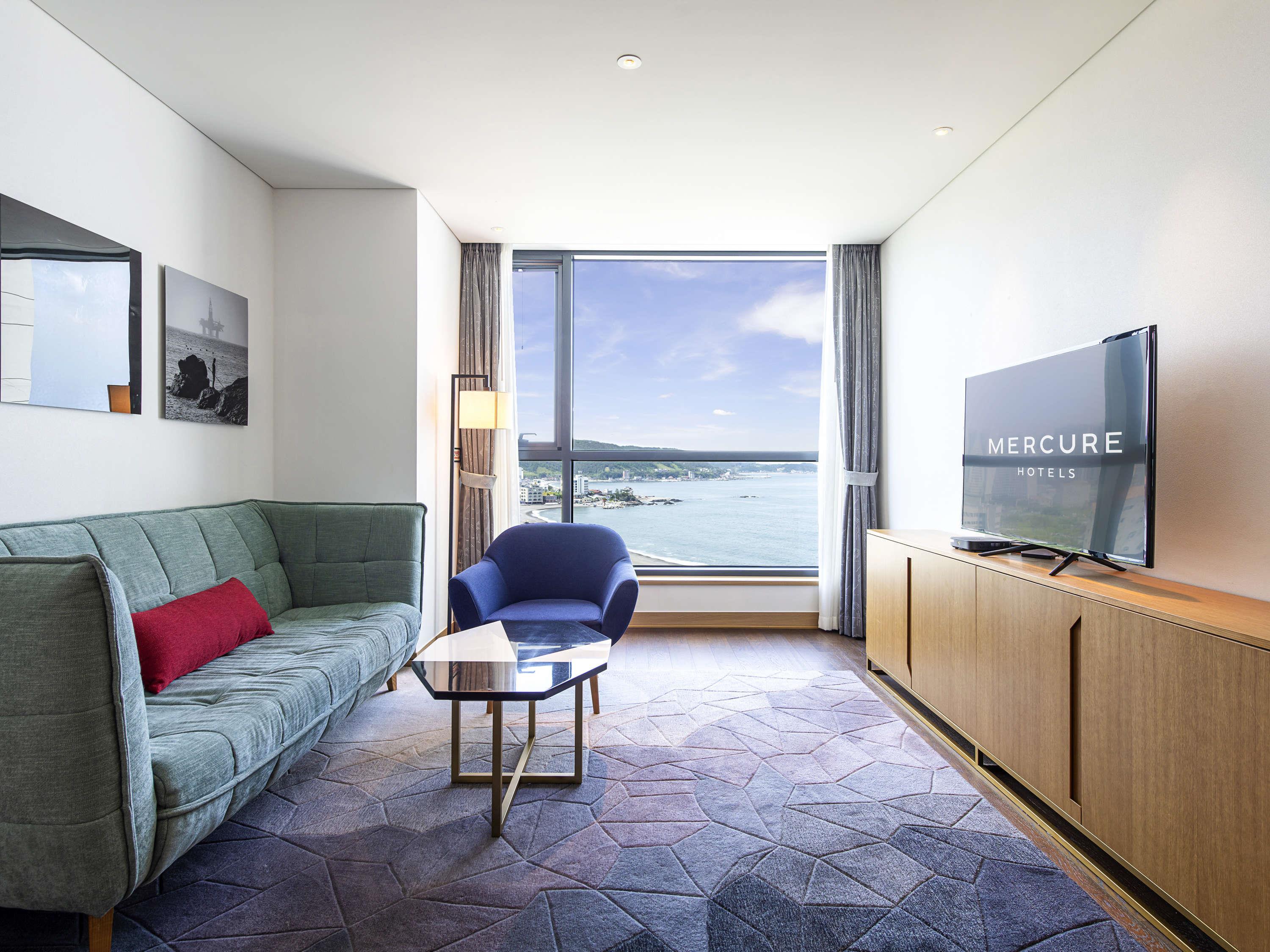 Mercure Ambassador Ulsan Room Type - Superior Suite with Partial Ocean view features 1 double size bed and 1 single bed Mercure Ambassador Ulsan Room Type - Superior Suite with Partial Ocean view features 1 double size bed and 1 single bed