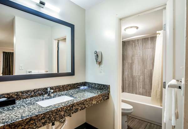  - Rodeway Inn Richmond - I-95, Exit 64