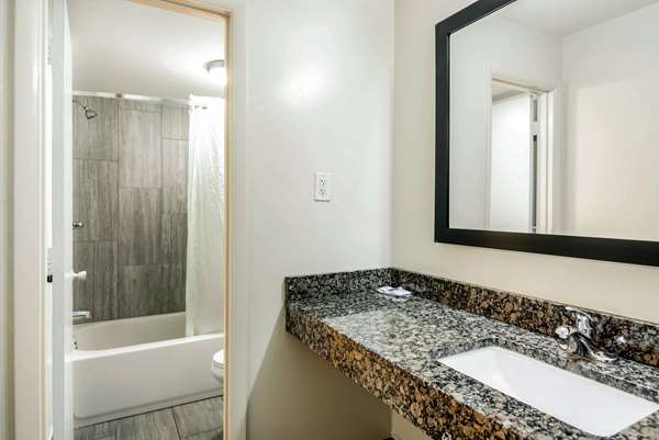  - Rodeway Inn Richmond - I-95, Exit 64