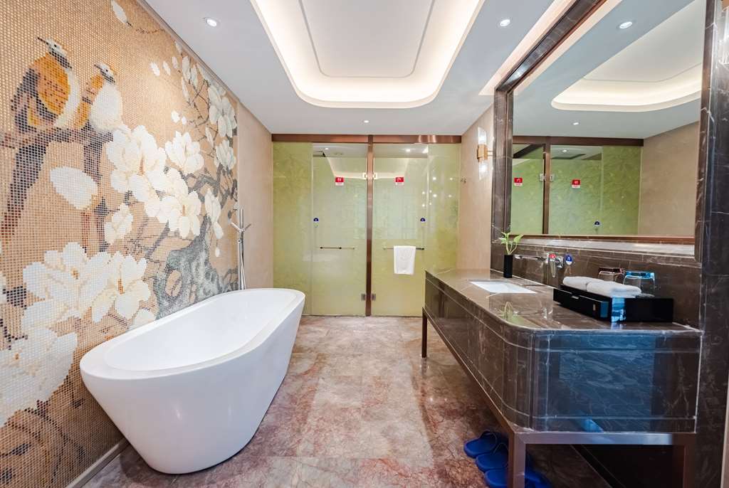 RAMADA BY WYNDHAM WUHAN NORTH-guestroom-Guest Room,Bathroom,On-Site.jpg