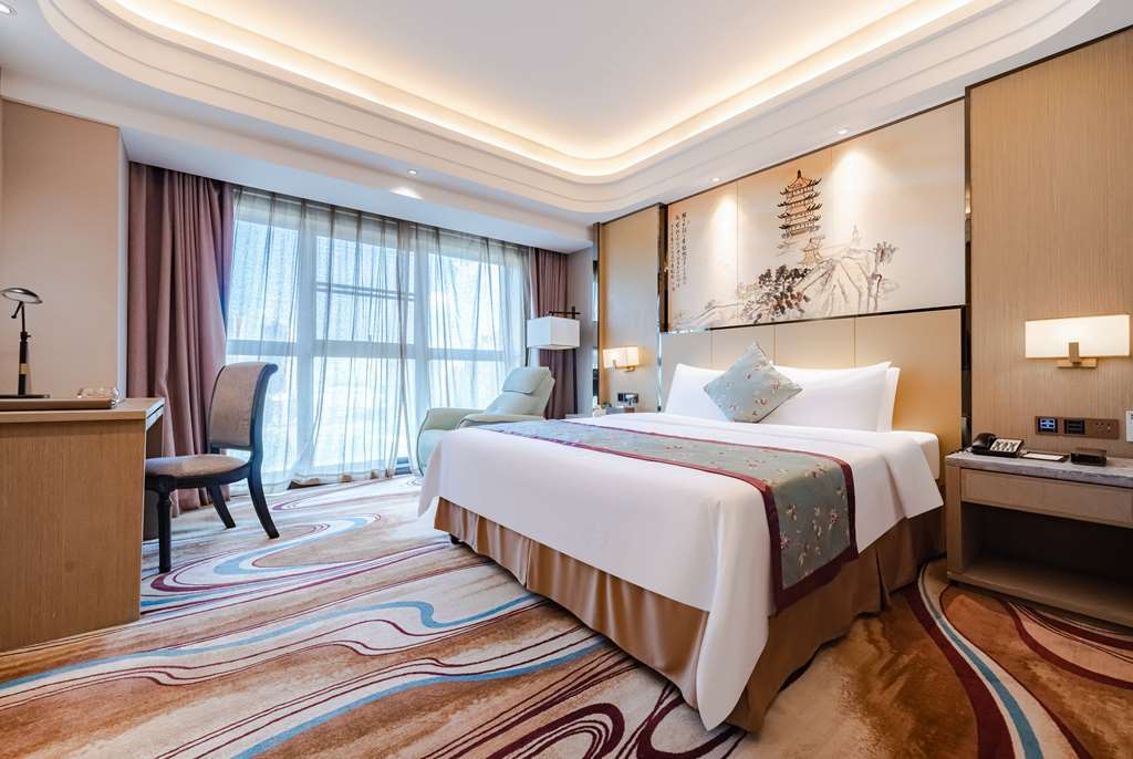 RAMADA BY WYNDHAM WUHAN NORTH-guestroom-Guest Room,On-Site.jpg