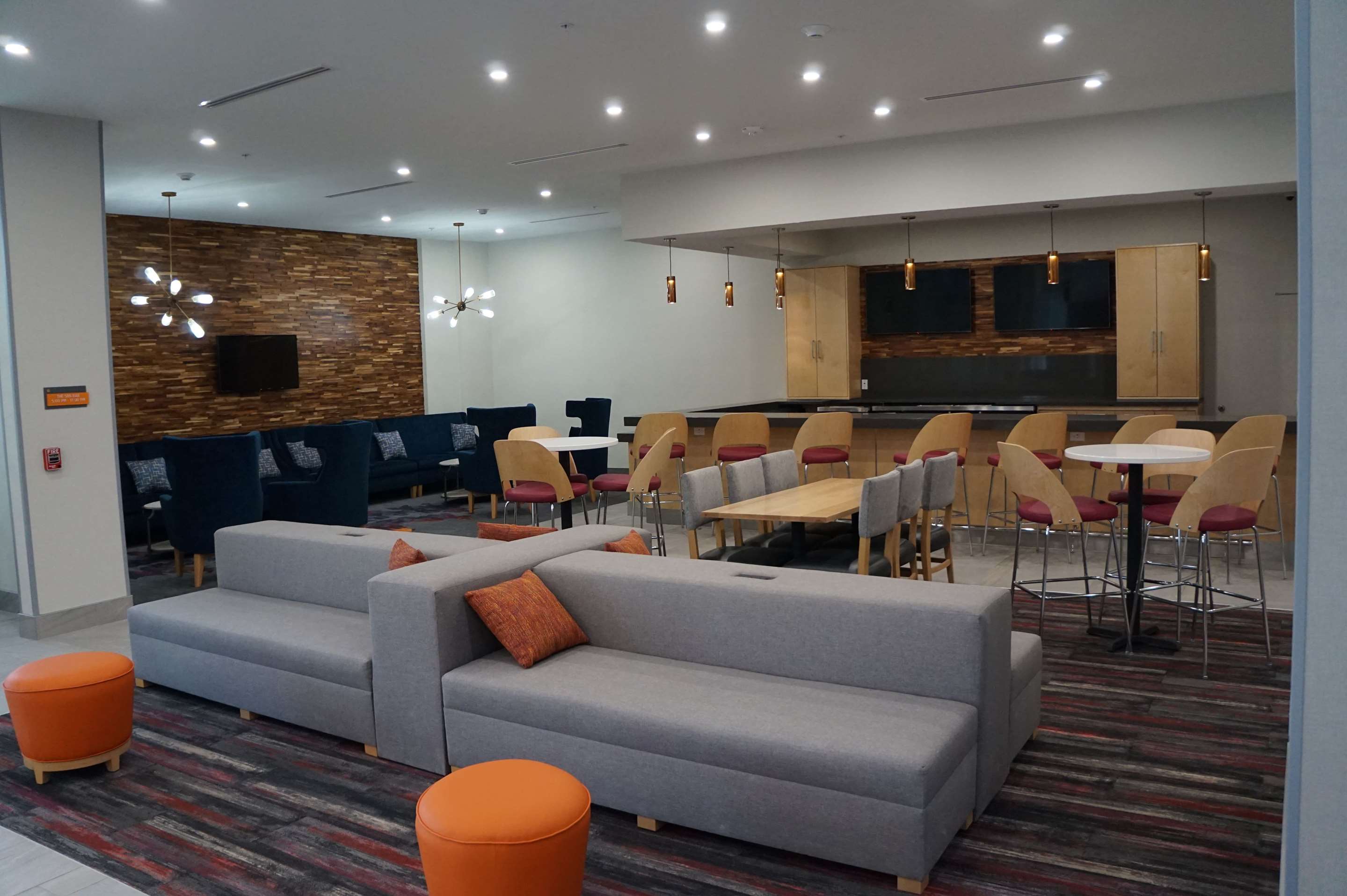 BarLounge | La Quinta Inn & Suites by Wyndham Lewisville