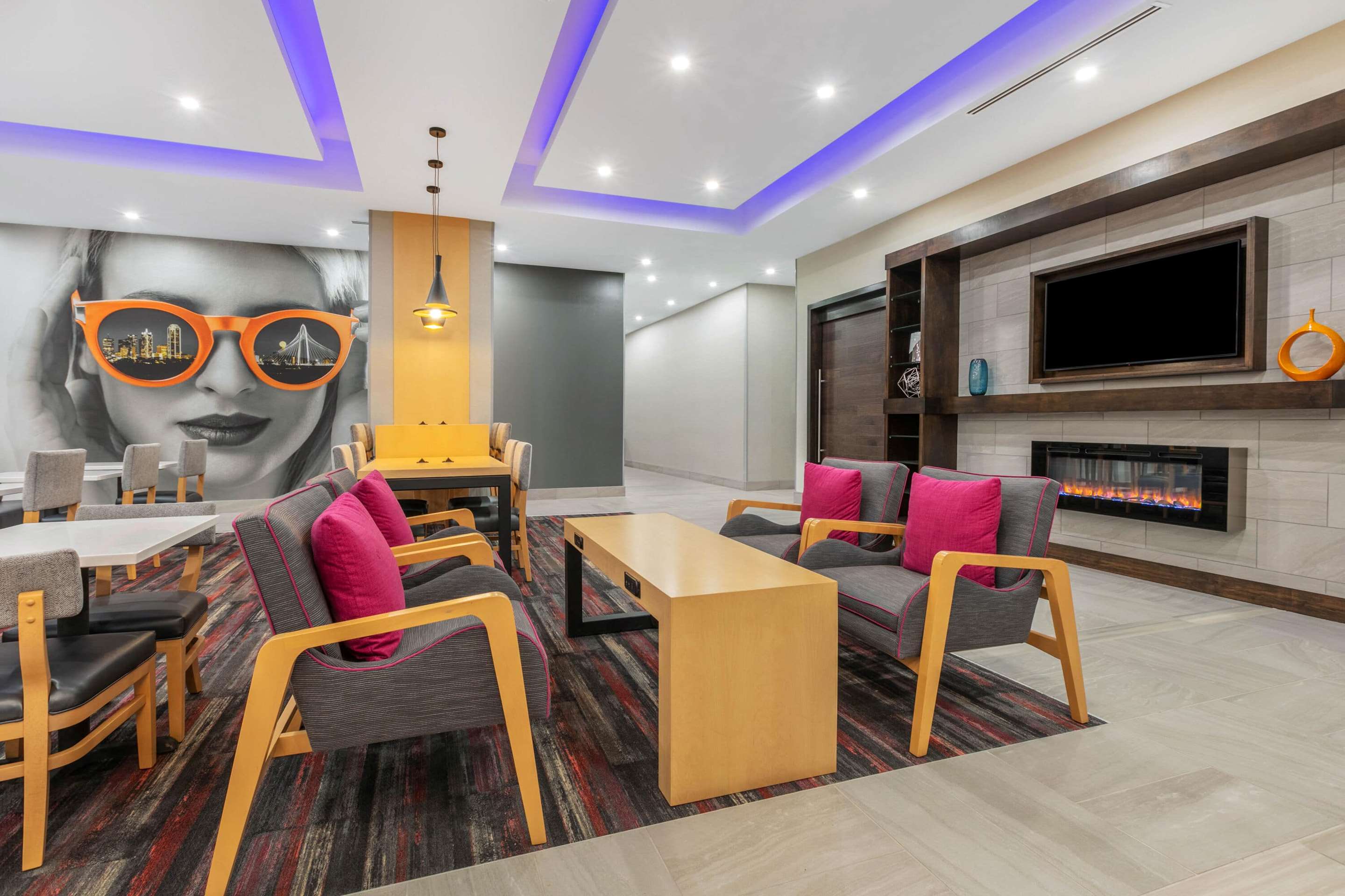 Lobby | La Quinta Inn & Suites by Wyndham Lewisville