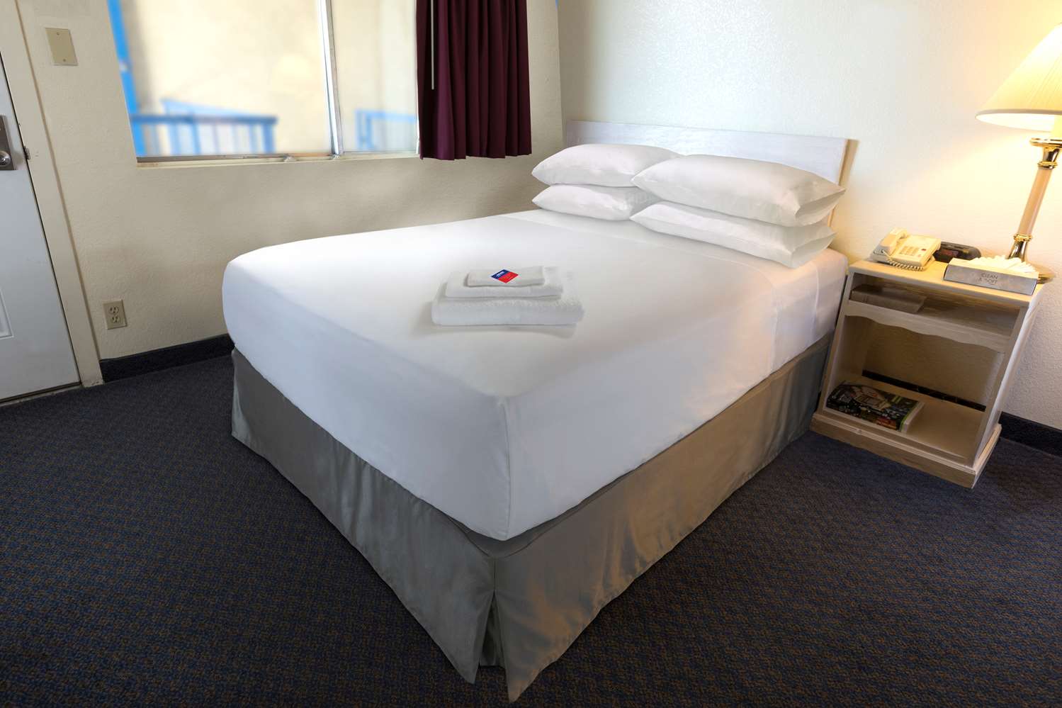 1 Queen Bed Accessible Non-Smoking image