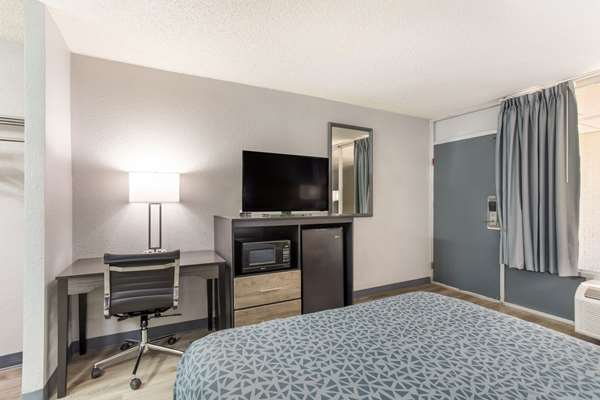  - Econo Lodge Cave City - I-65, Exit 53