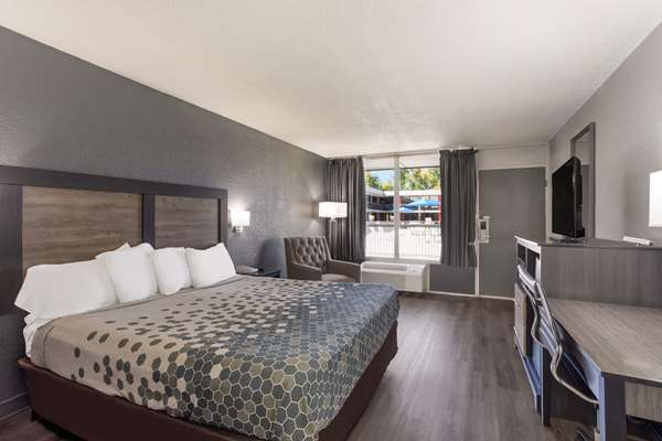  - Econo Lodge Cave City - I-65, Exit 53