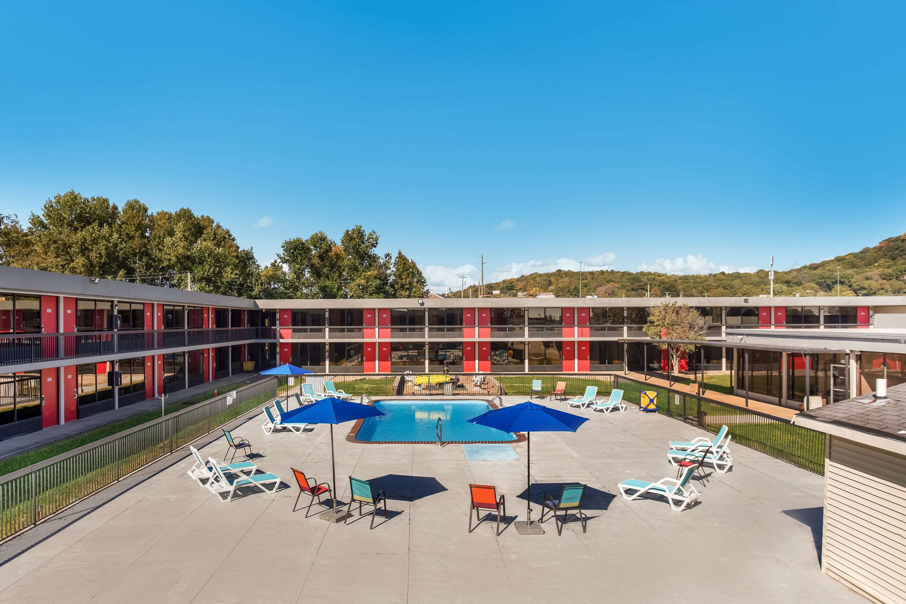 Relax by the pool | Econo Lodge