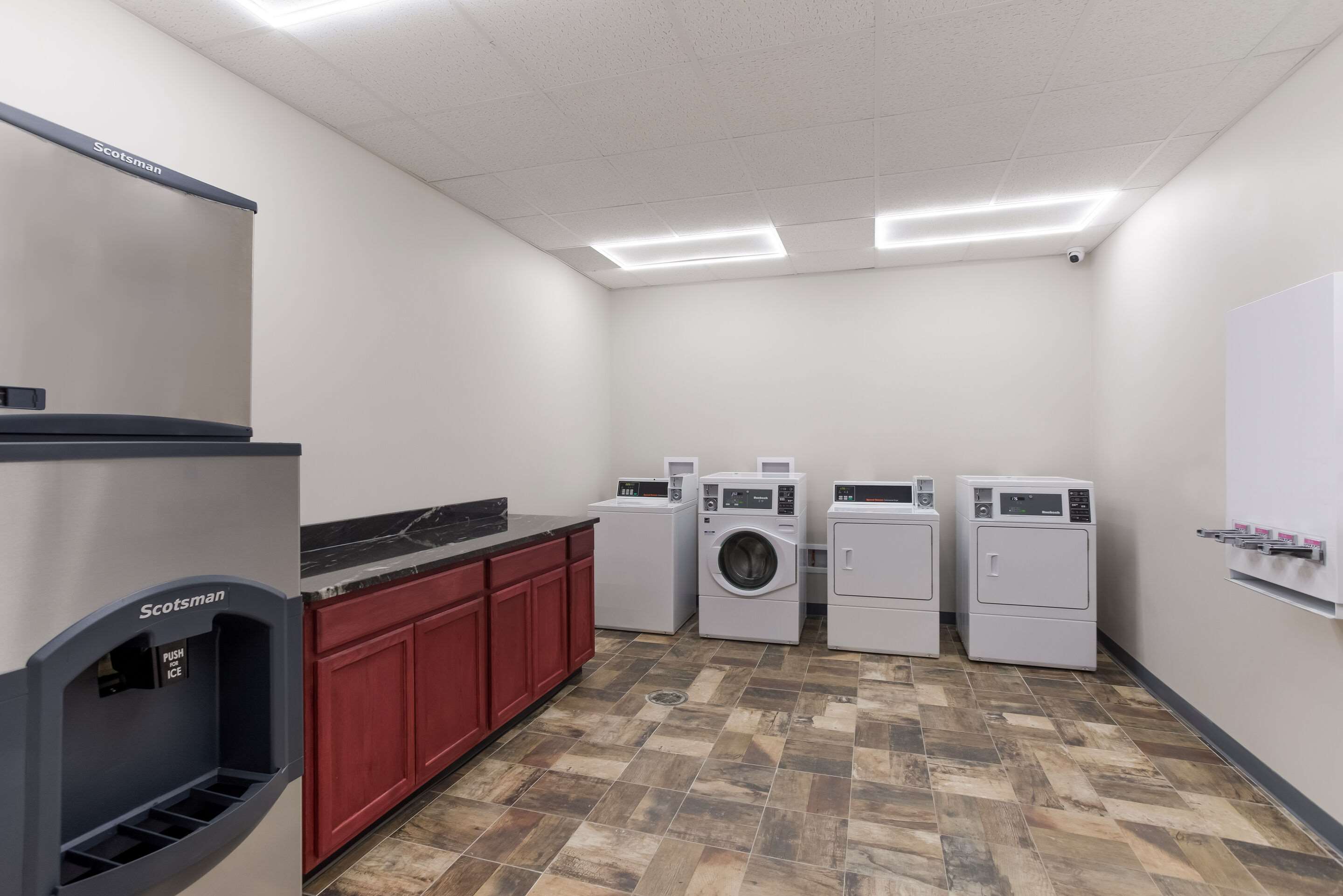 Guest laundry facilities | Econo Lodge
