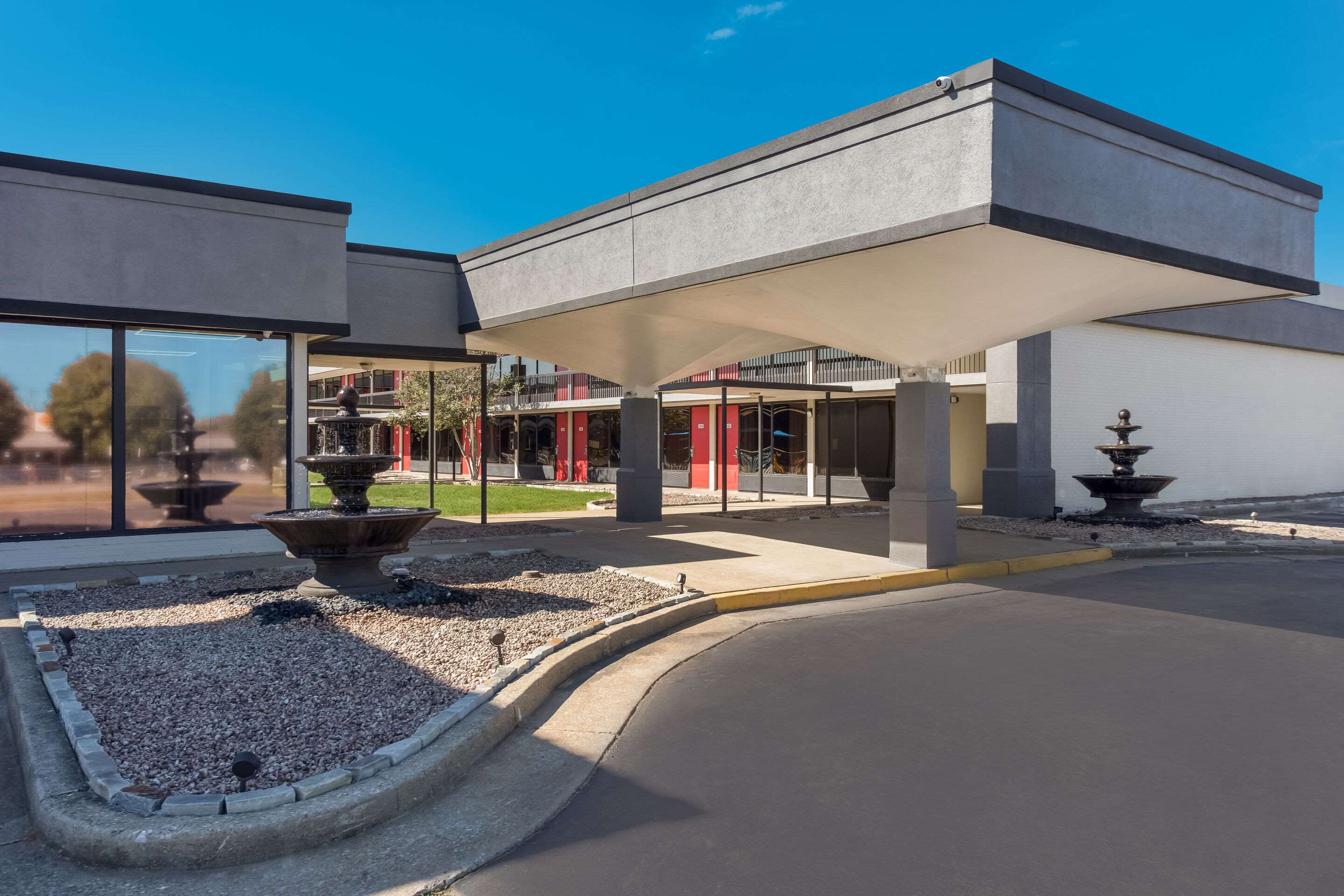 Hotel exterior | Econo Lodge