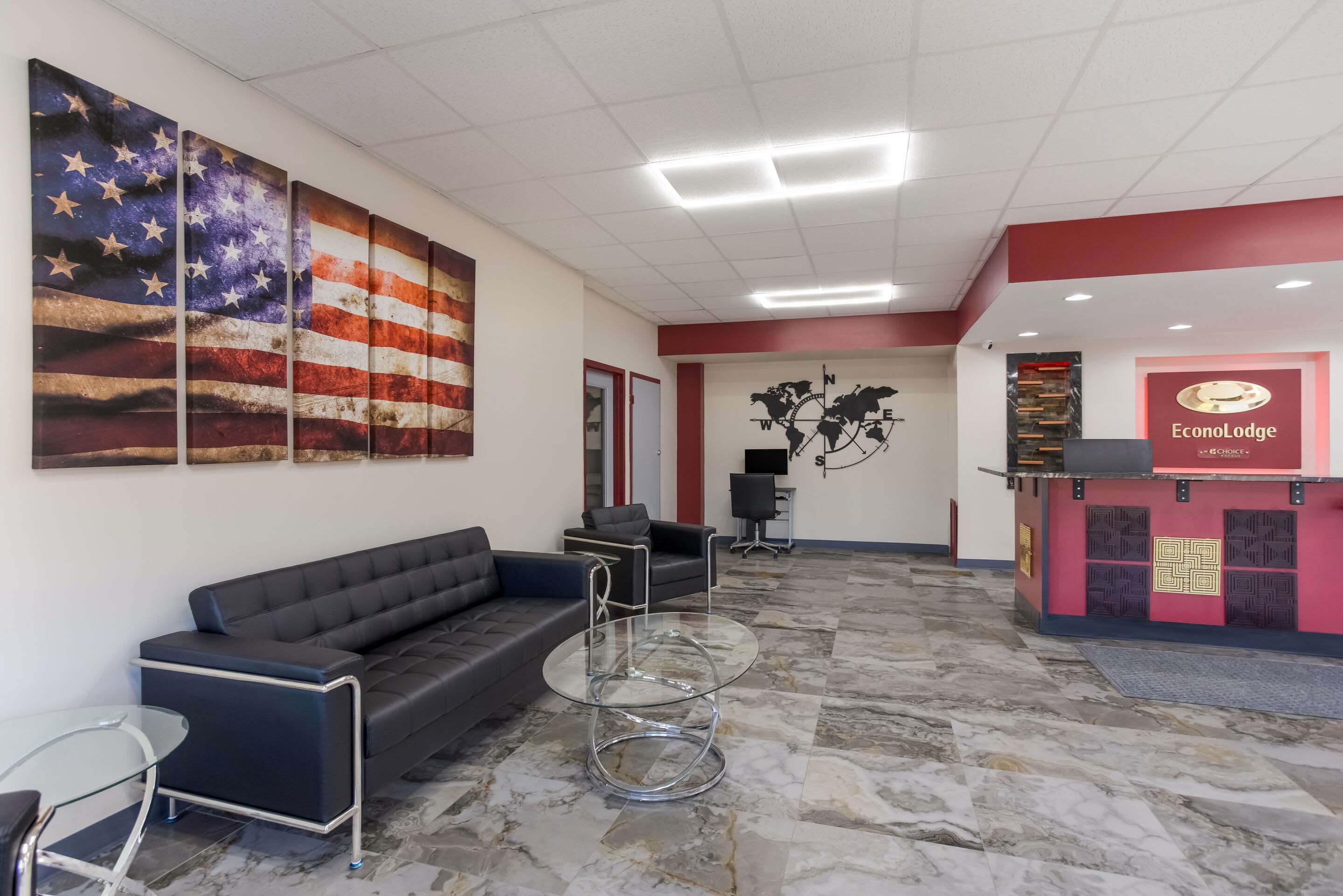 Spacious lobby with sitting area | Econo Lodge