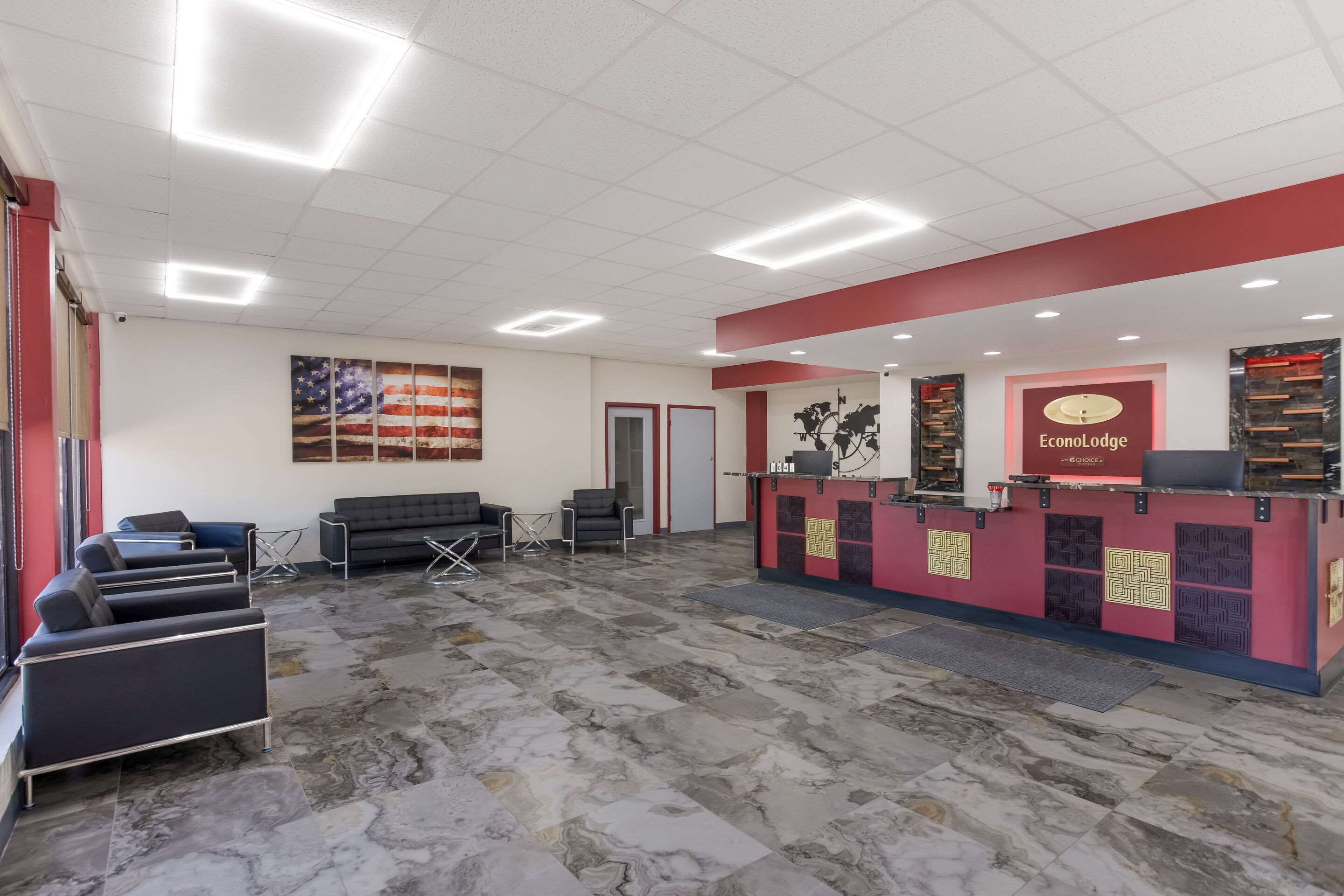 Spacious lobby with sitting area | Econo Lodge