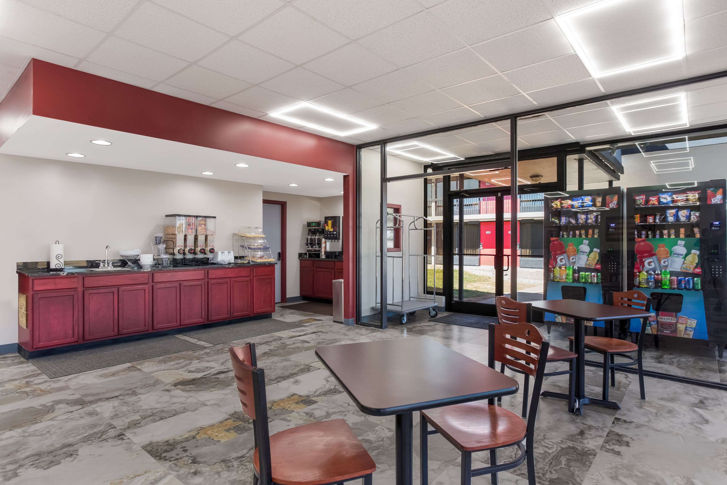 Lobby with sitting area | Econo Lodge