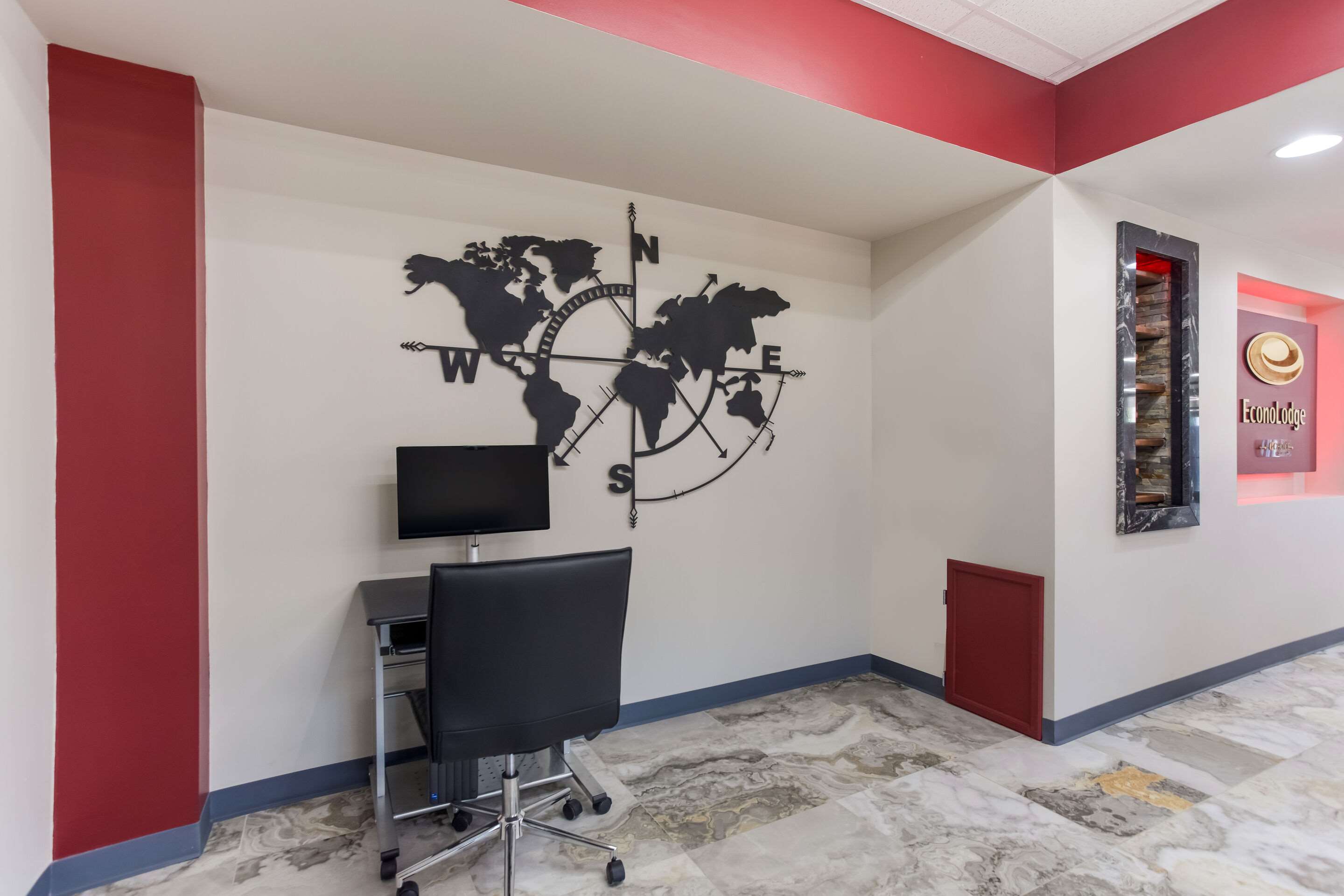 Computer in the lobby | Econo Lodge