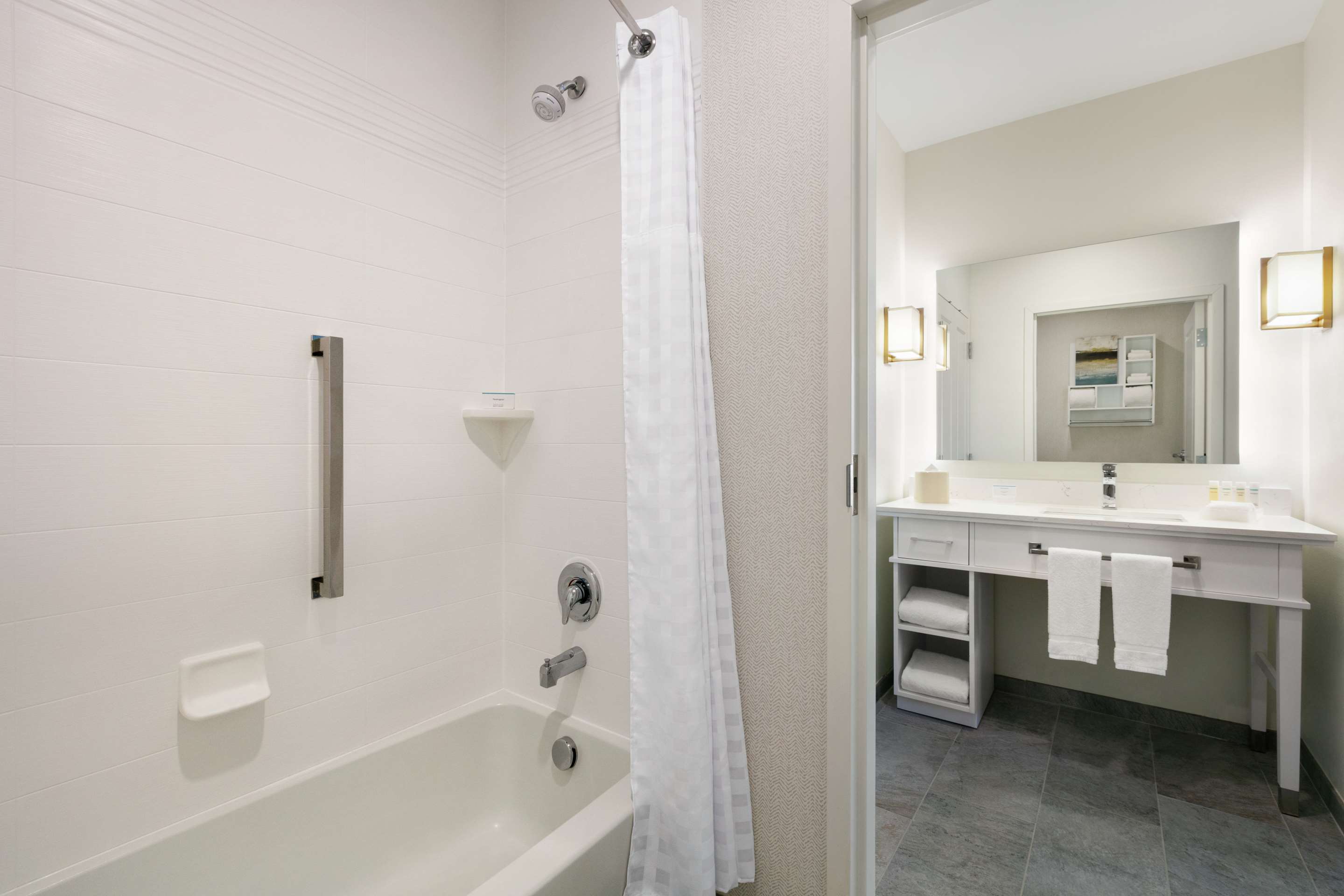 Guest room bath