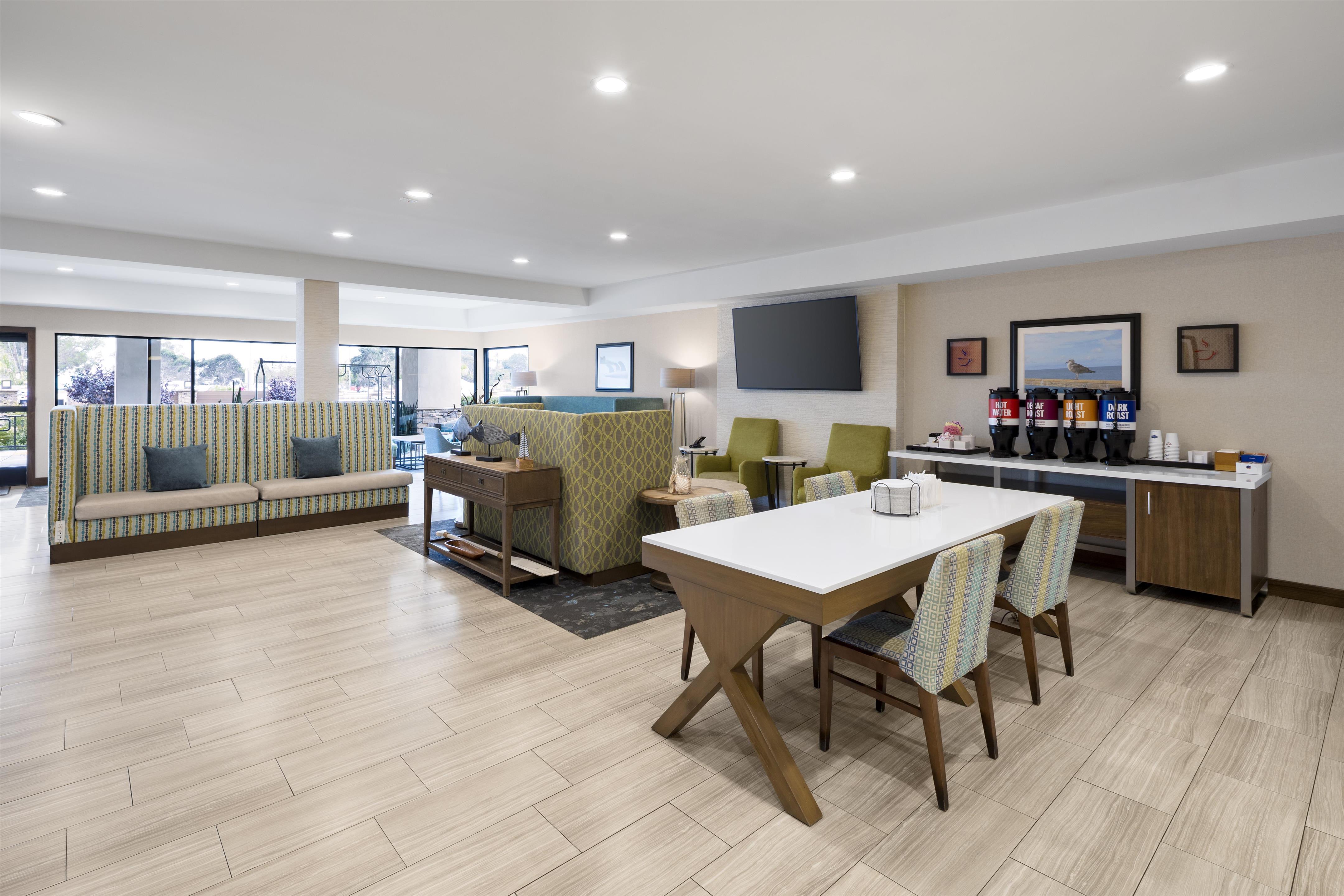 Lobby | Hampton by Hilton Encinitas-Cardiff Beach Area