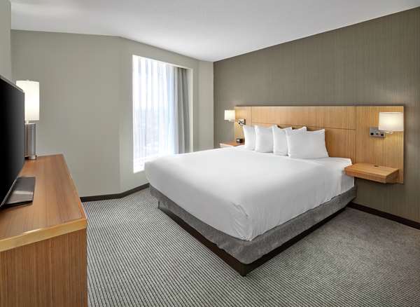  - DoubleTree by Hilton Hotel Downtown Edmonton