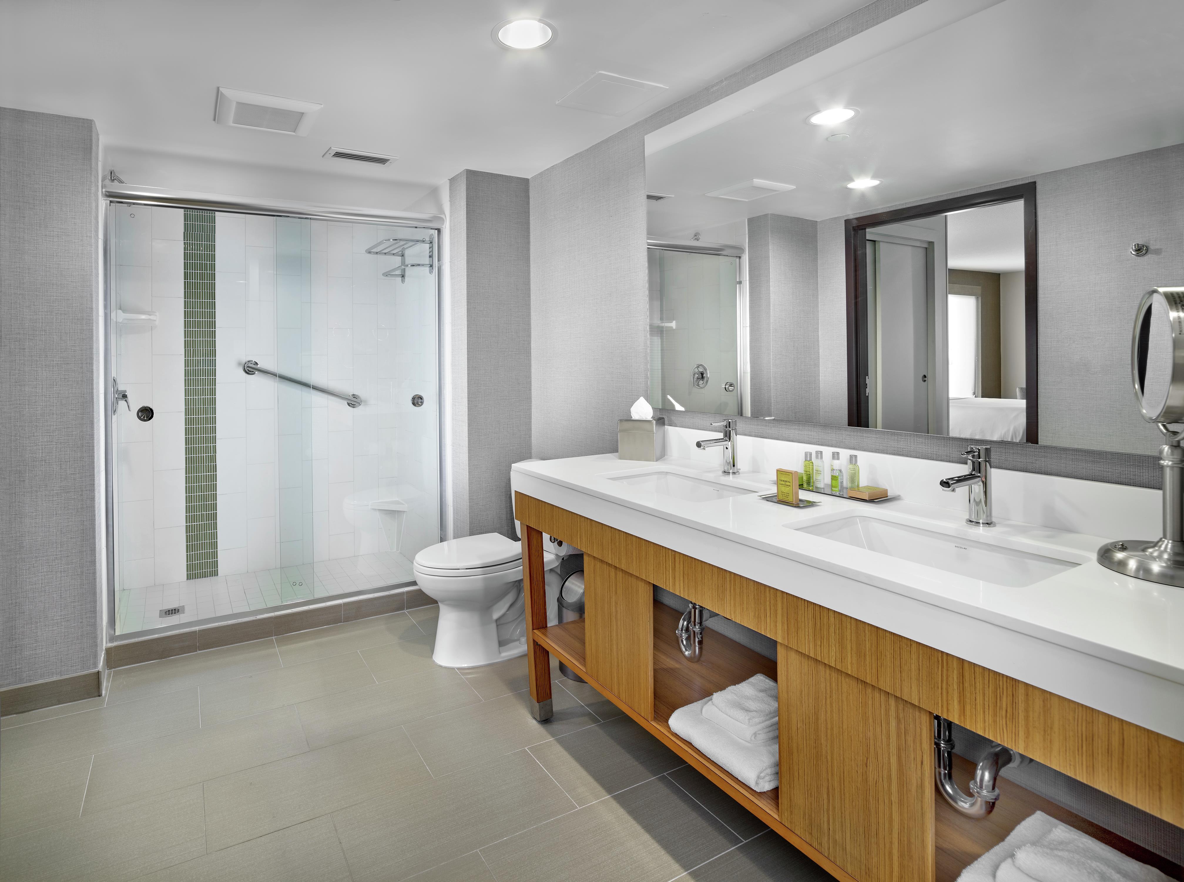 DoubleTree by Hilton Edmonton Downtown Room Type - 1KG 1BDRM STE W KITCHENETT