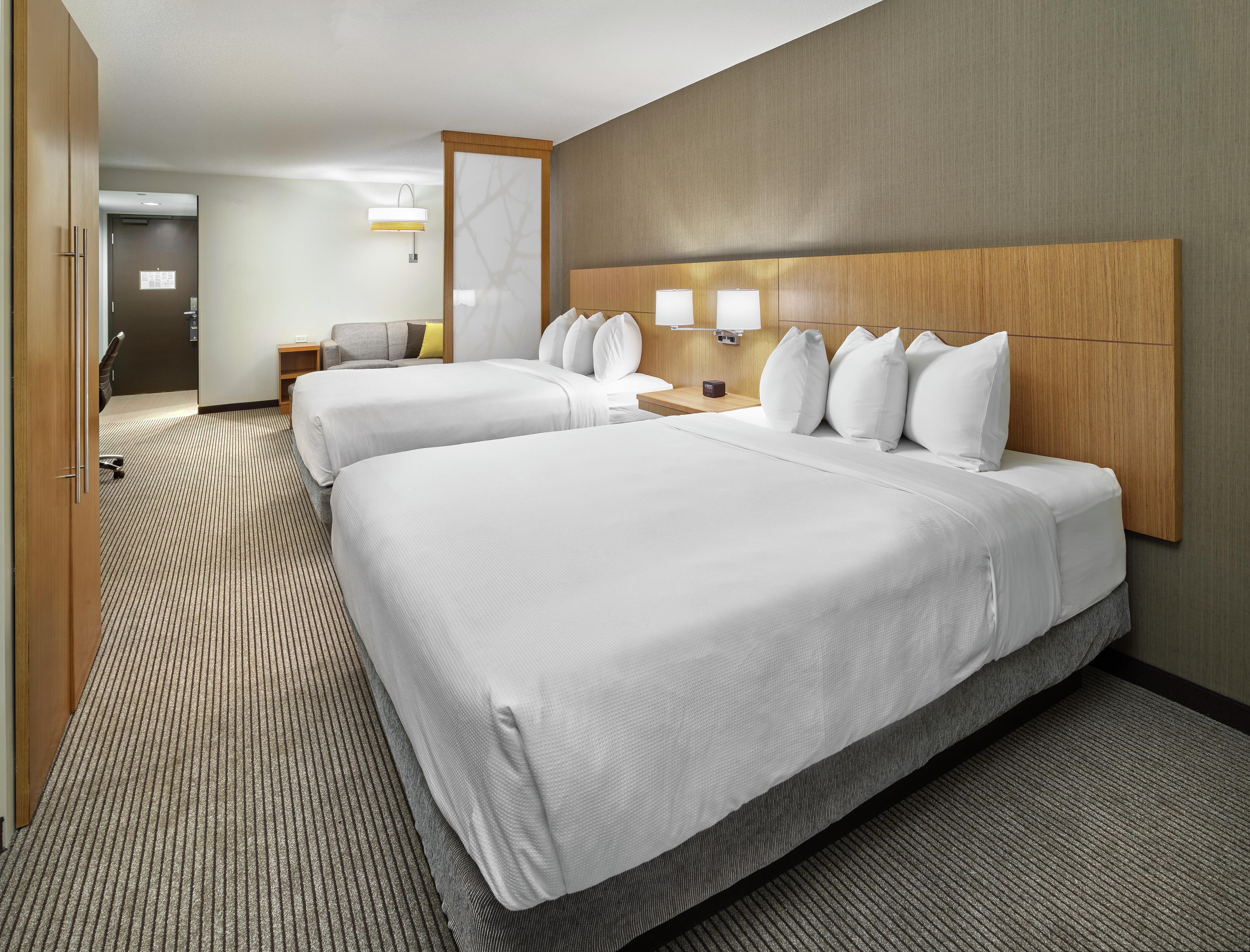 DoubleTree by Hilton Edmonton Downtown Room Type - 2 QUEEN BEDS W  SOFABED