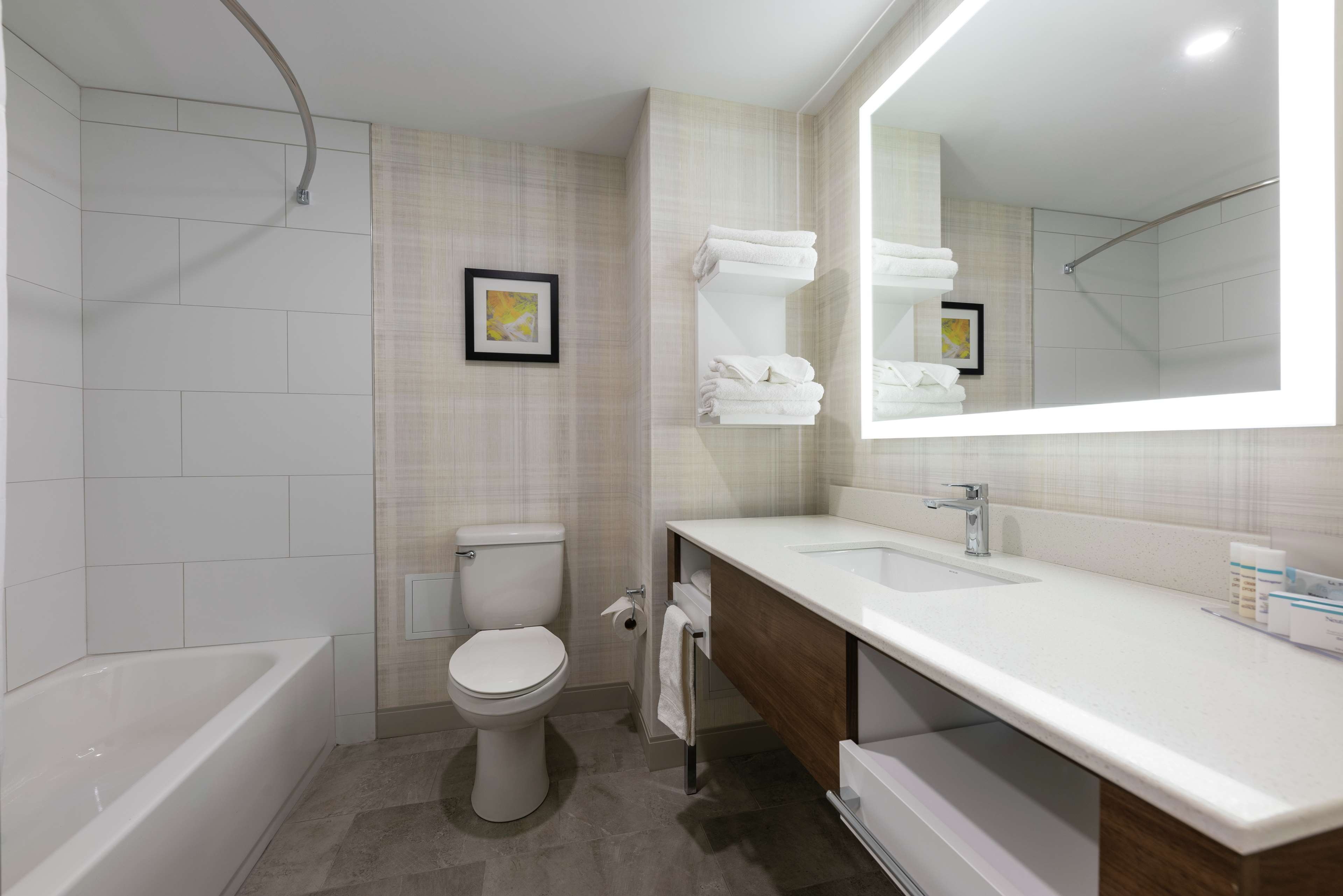 Hampton Inn & Suites by Hilton Charlottetown Room Type - 2 QUEEN BEDS STANDARD N S