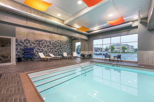 Pool - Hampton Inn & Suites Charlottetown