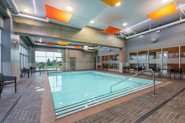 Pool - Hampton Inn & Suites Charlottetown