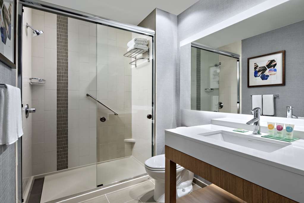HYATT PLACE GRAND RAPIDS DOWNTOWN-guestroom-Guest Room,Bathroom,On-Site.jpg