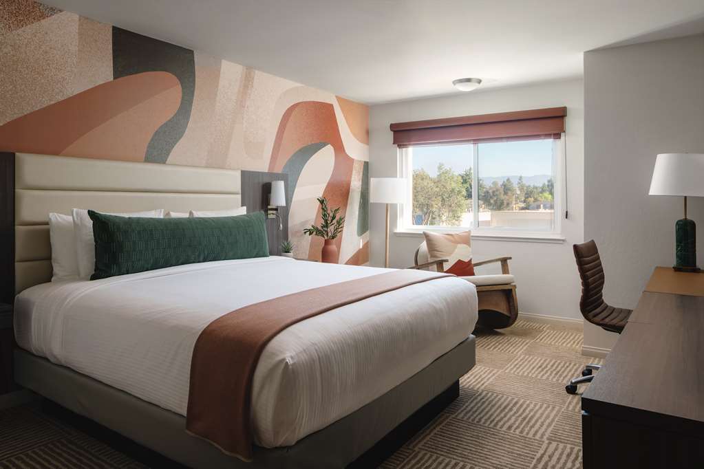 HOTEL AVANTE, A JDV BY HYATT HOTEL-guestroom-Guest Room,On-Site.jpg