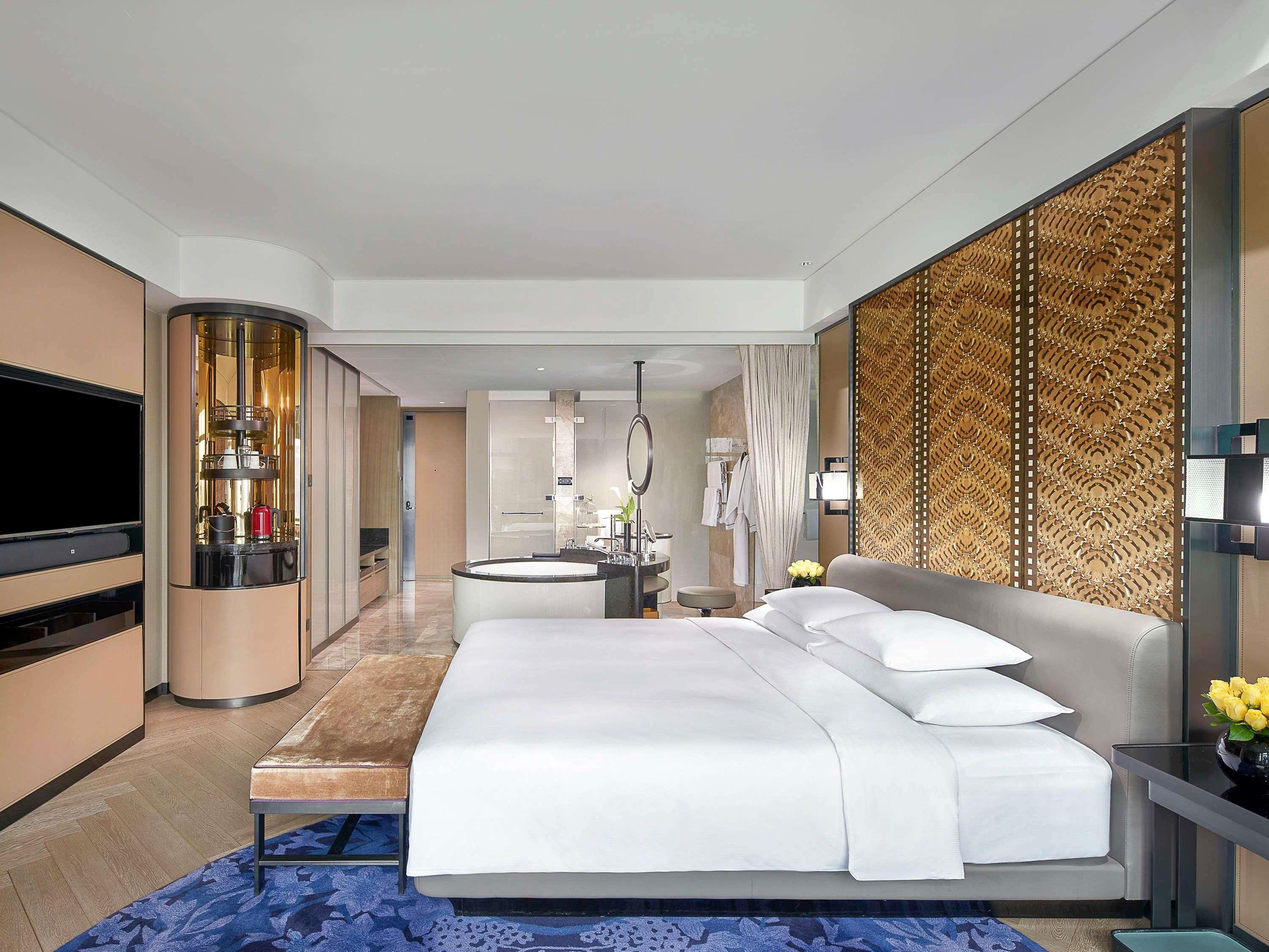 Sofitel Beijing Central Room Type - LUXURY ROOM CLUB,1 King Bed