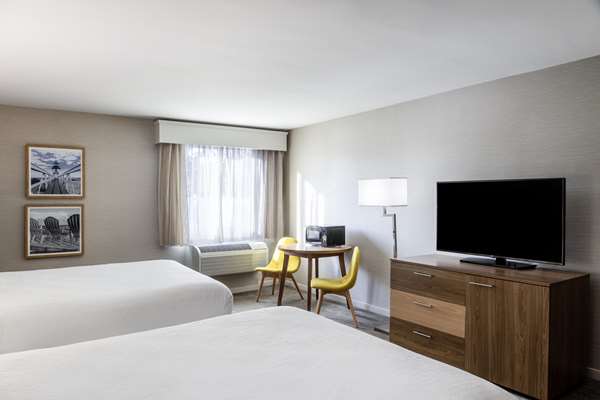 2 Queen Beds, Non-Smoking, Microwave And Mini-Refrigerator, Wi-Fi, Full Breakfast