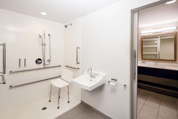Accessible - 2 Queen, Mobility Accessible, Roll In Shower, Microwave And Mini-Refrigerator, Wi-Fi, Non-Smoking, Full Breakfast