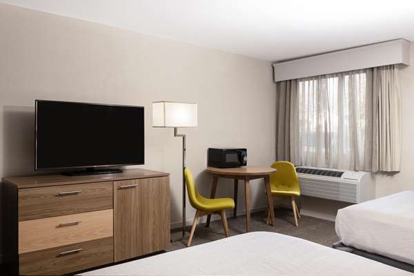 2 Queen Beds, Non-Smoking, Microwave And Mini-Refrigerator, Wi-Fi, Shower Only, Full Breakfast