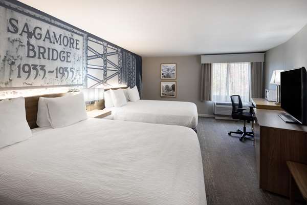 Suite-2 Queen Beds, Non-Smoking, 2 Rooms, Sofabed, Microwave And Mini-Refrigerator, Wi-Fi, Shower Only, Full Breakfast