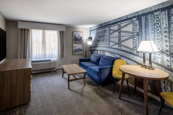 Suite-2 Queen Beds, Non-Smoking, 2 Rooms, Sofabed, Microwave And Mini-Refrigerator, Wi-Fi, Shower Only, Full Breakfast