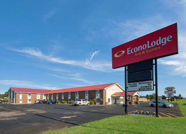 Exterior view - Econo Lodge Inn & Suites Escanaba