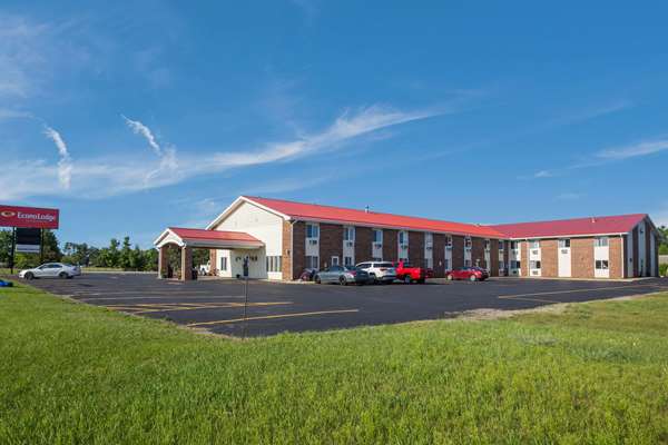 Exterior view - Econo Lodge Inn & Suites Escanaba