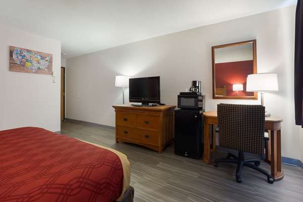  - Econo Lodge Inn & Suites Escanaba