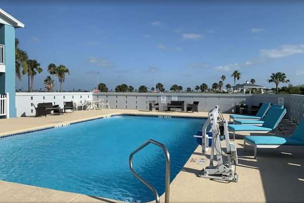 Pool - Days Inn Rockport