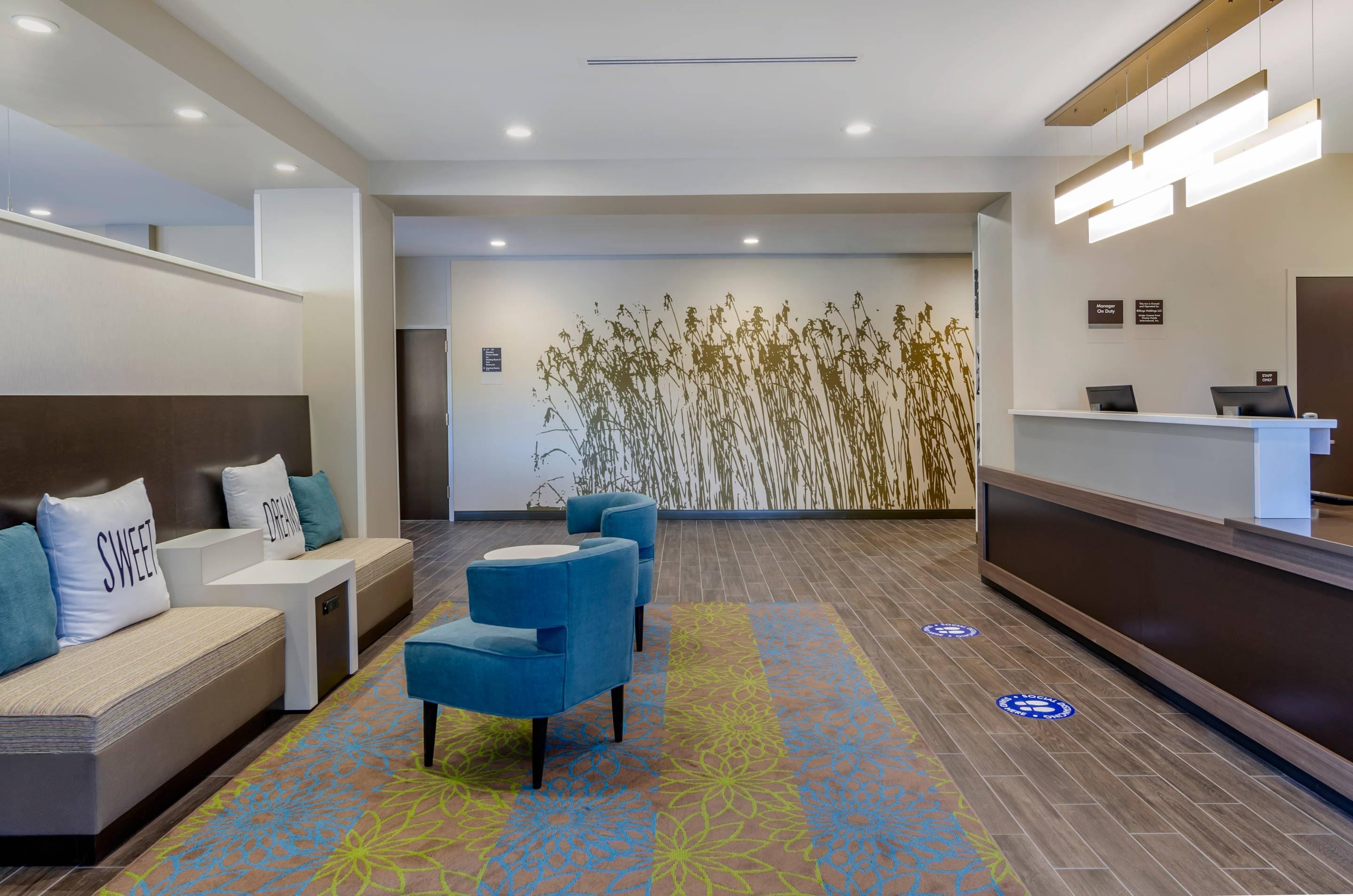 Lobby with sitting area