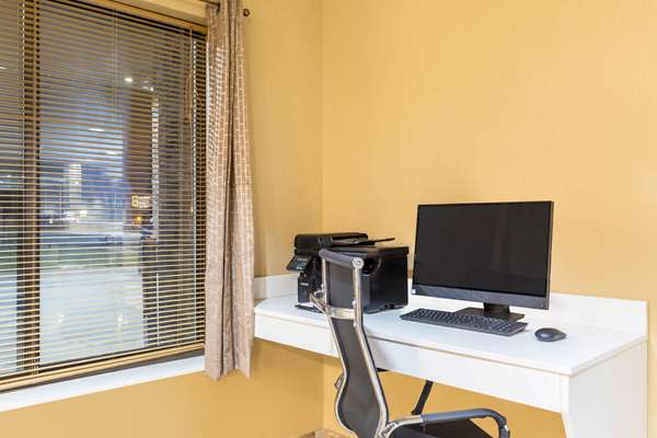 Conference Area - AmericInn Prairie du Chien