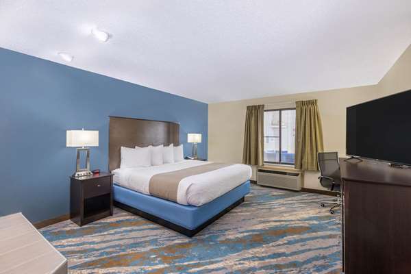 Suite - AmericInn Prairie du Chien