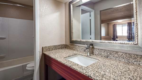 - SureStay Hotel by Best Western Olathe - I-35, Exit 218