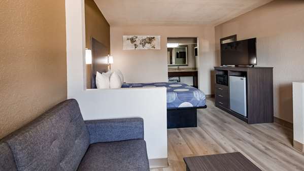  - SureStay Hotel by Best Western Olathe - I-35, Exit 218