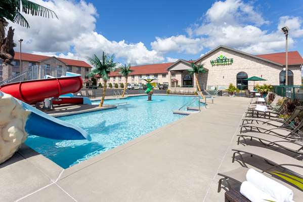 Pool - Wingate by Wyndham Hotel Wisconsin Dells - I-90 & I-94, Exit 89