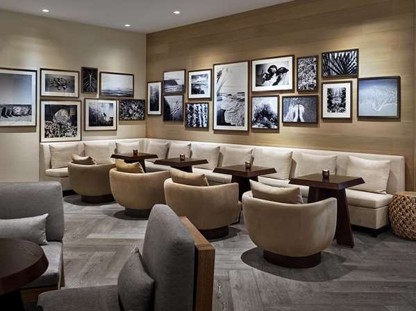 Restaurant - Alohilani Resort at Waikiki Beach Honolulu