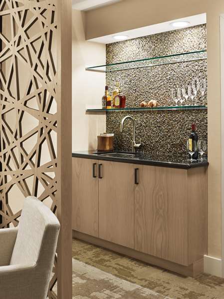  - Alohilani Resort at Waikiki Beach Honolulu